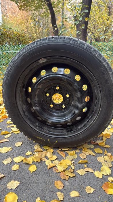 Продаю комплект зимней резины Hankook 195/55 R16 с дисками