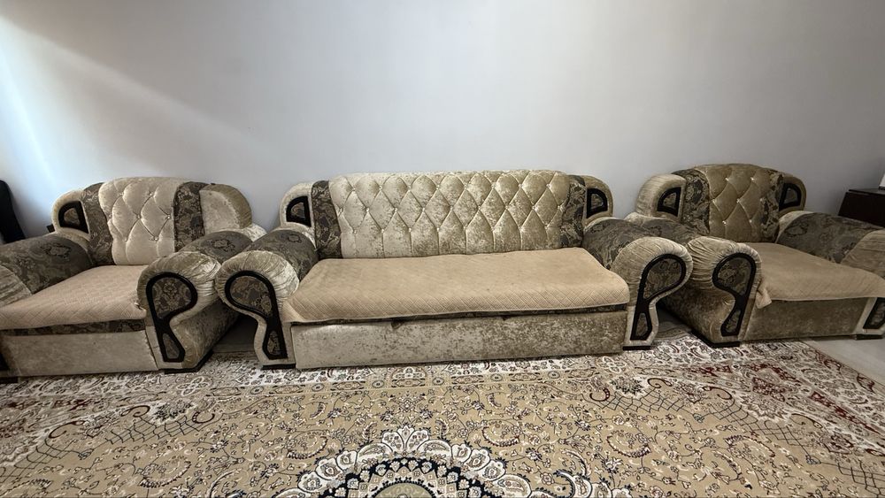 Диван и два кресла
