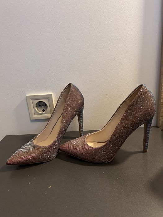 Дамски официални обувки на висок ток