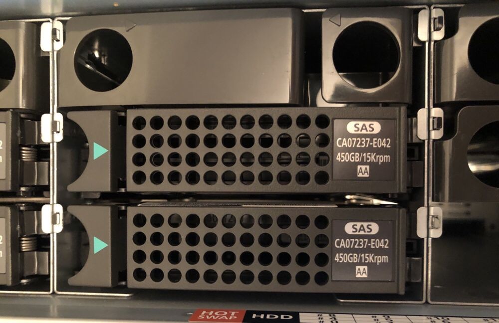 ДВЕ СХД Fujitsu DX80 x5 450 Gb SAS 15k/ 2x Controller/ x2 PSU