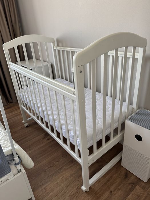 Детская кроватка (манеж) с матрасом