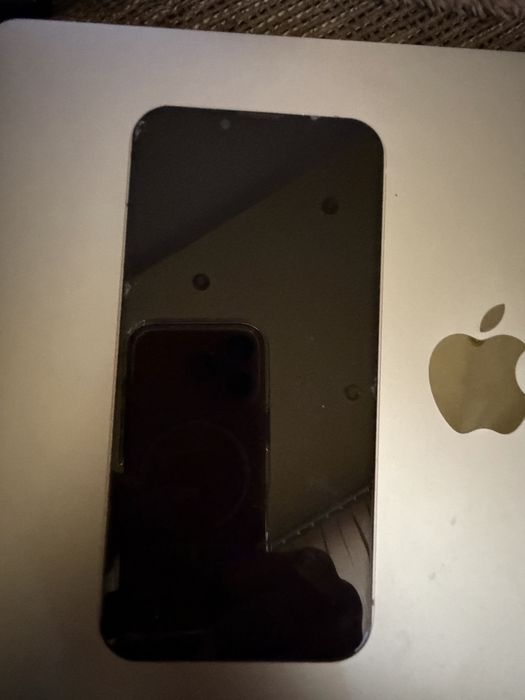 Iphone 13 розов