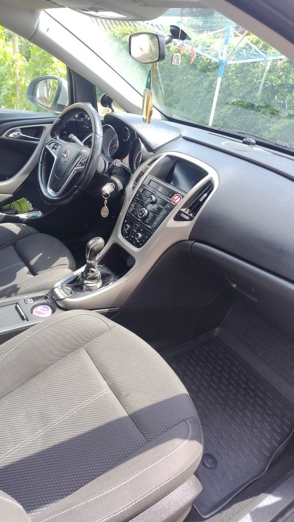 Opel Astra J 2.0 cdti 165 cp