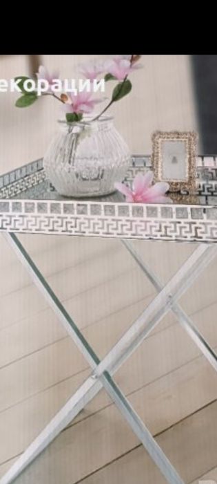 Красива нова стъклена огледална декоративна помощна маса