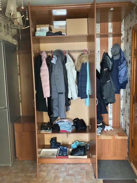 Продам шкаф в прихожую