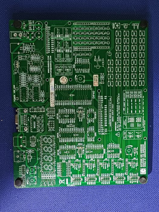 Placa dezvoltare mikroElektronika EasyPIC4 
Este functionala