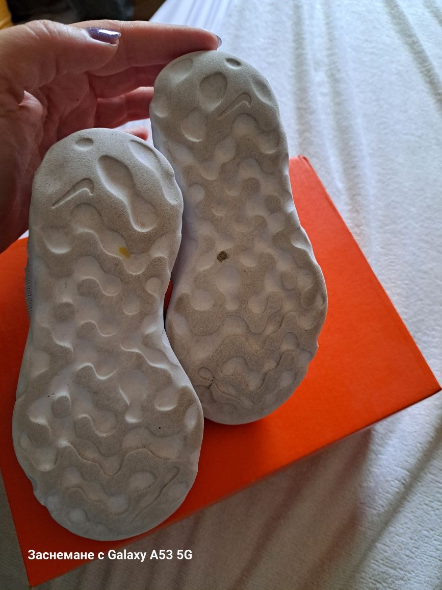 Оригинални маратонки Nike 27