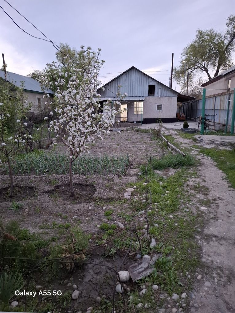Продам полдома в центре