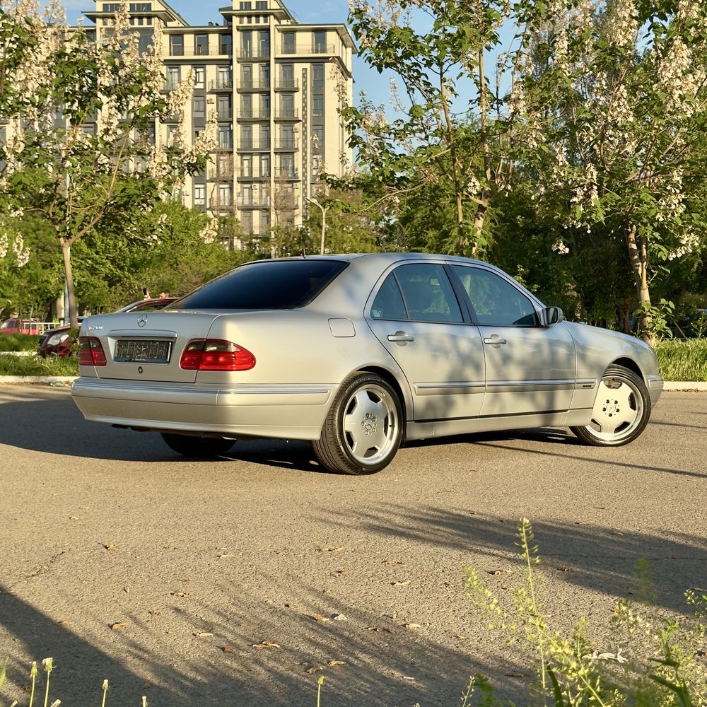 Mercedes Benz W210
