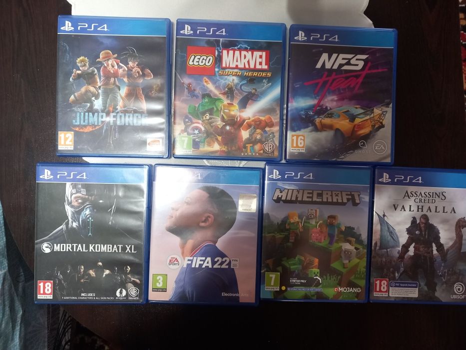 Vand PS4 plus 7 jocuri. Echipamentul este in stare foarte buna.  I