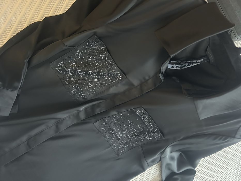 Черна риза Гес сатен с камани