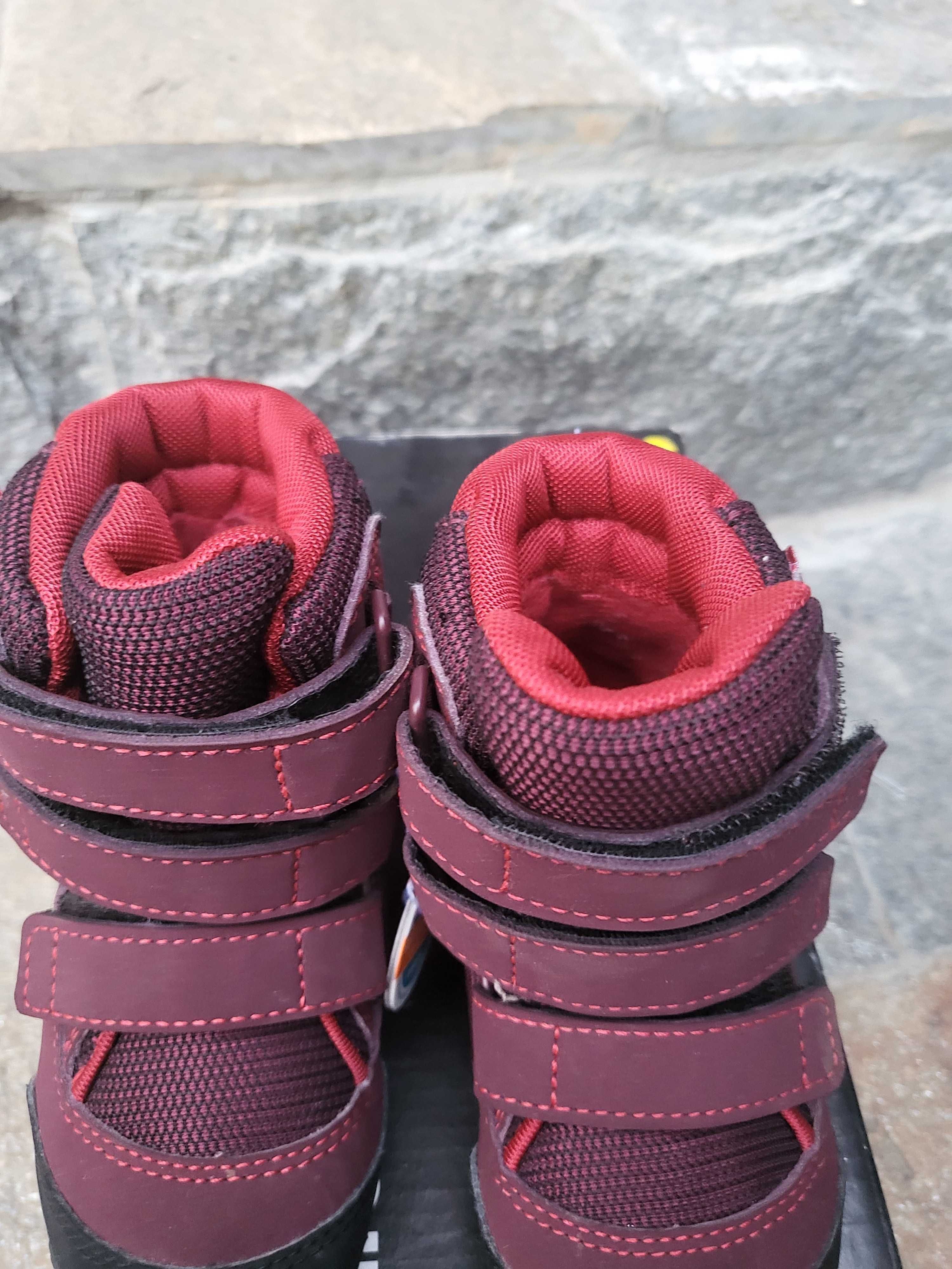 Нови! Adidas  ботушки 23 номер