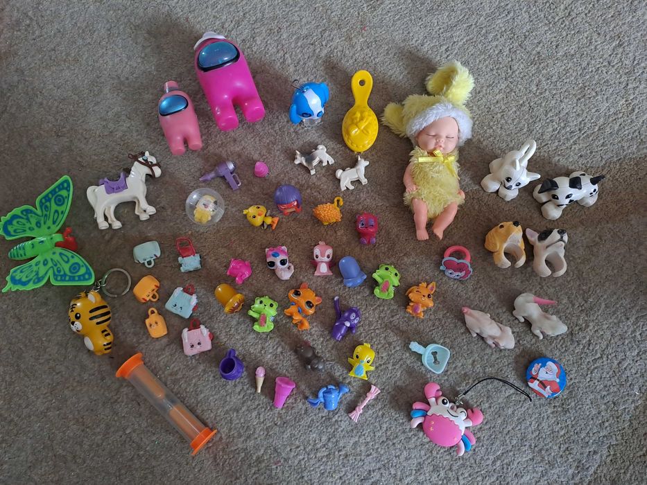 Пакет маленьких игрушек за 2000