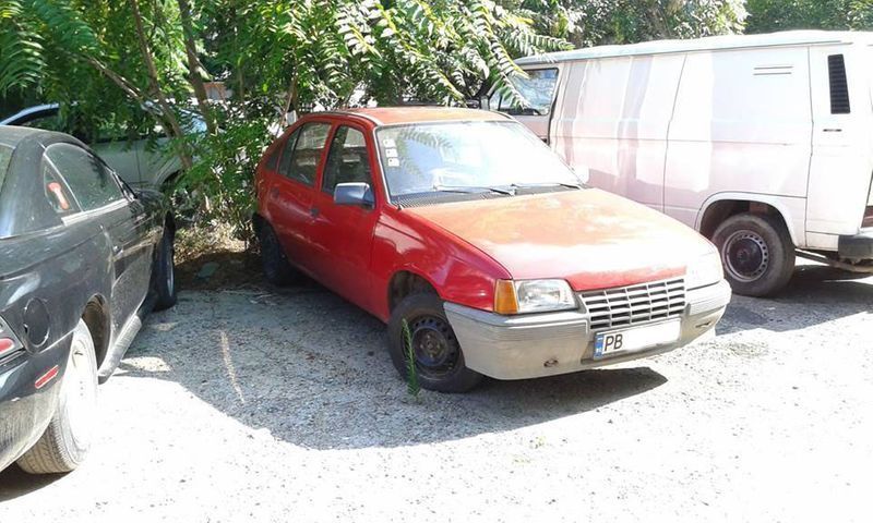 Опел Кадет 1,3 газ-бензин на части