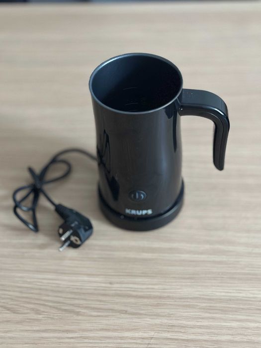 Aparat spumat laptele Krups XL100, Invelis antiaderent, Negru