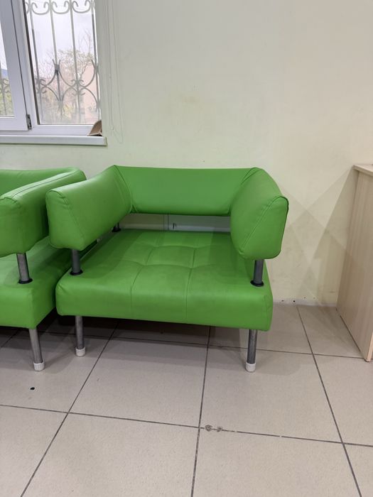 Продается диван с 2 креслами