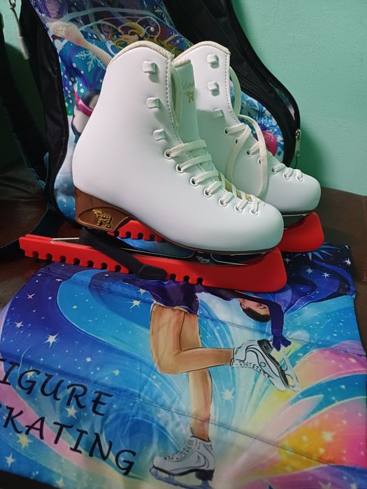 Срочно коньки продам