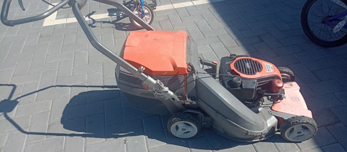 Mașina gazon Husqvarna
