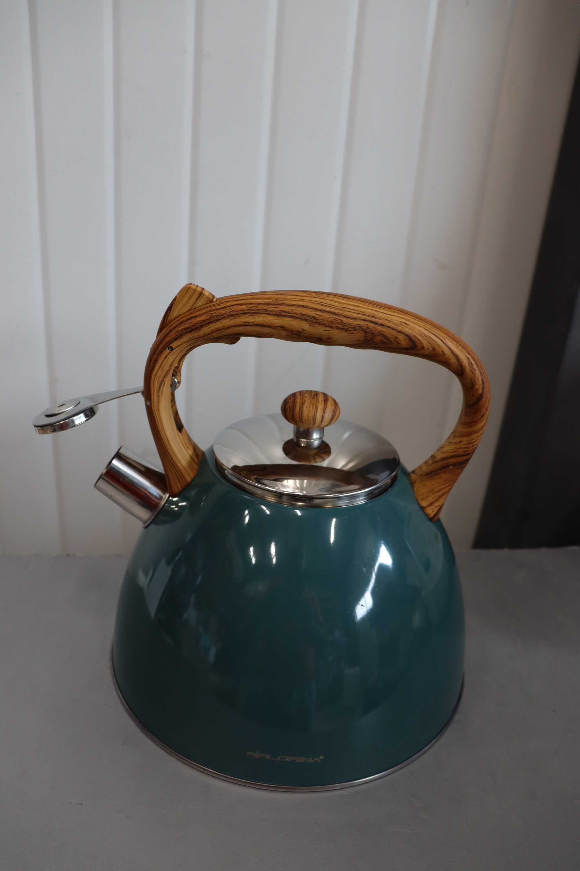 Чайник FLORINA Frank 2,5L, неръждаем, свирка, дървена дръжка,индукция