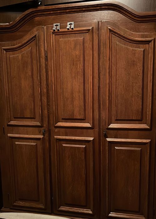 Vând mobila lemn nuc, disponibila in Sibiu