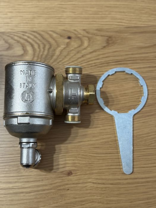 Grup amestec cu pompa Grundfos si filtru magnetic Giacomini