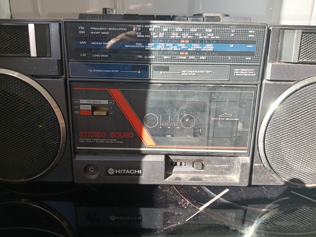Радио-касетофон Hitachi-trk-930e fm