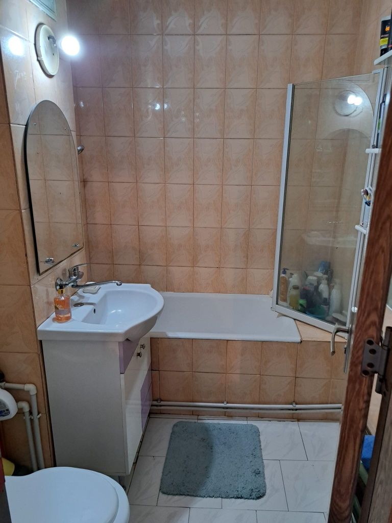 Vând  apartament 2 camere 56mp situat la  etajul 7/10 zona ciuperca