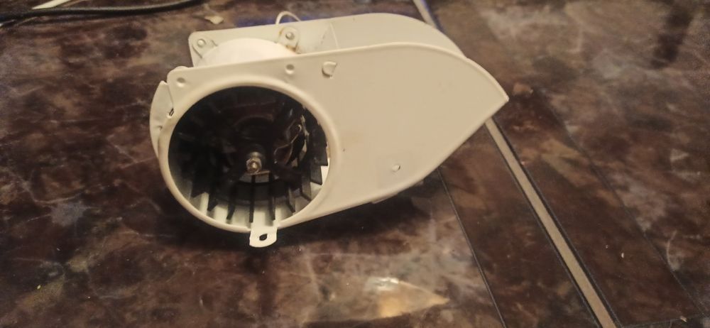 Mini turbina 230v