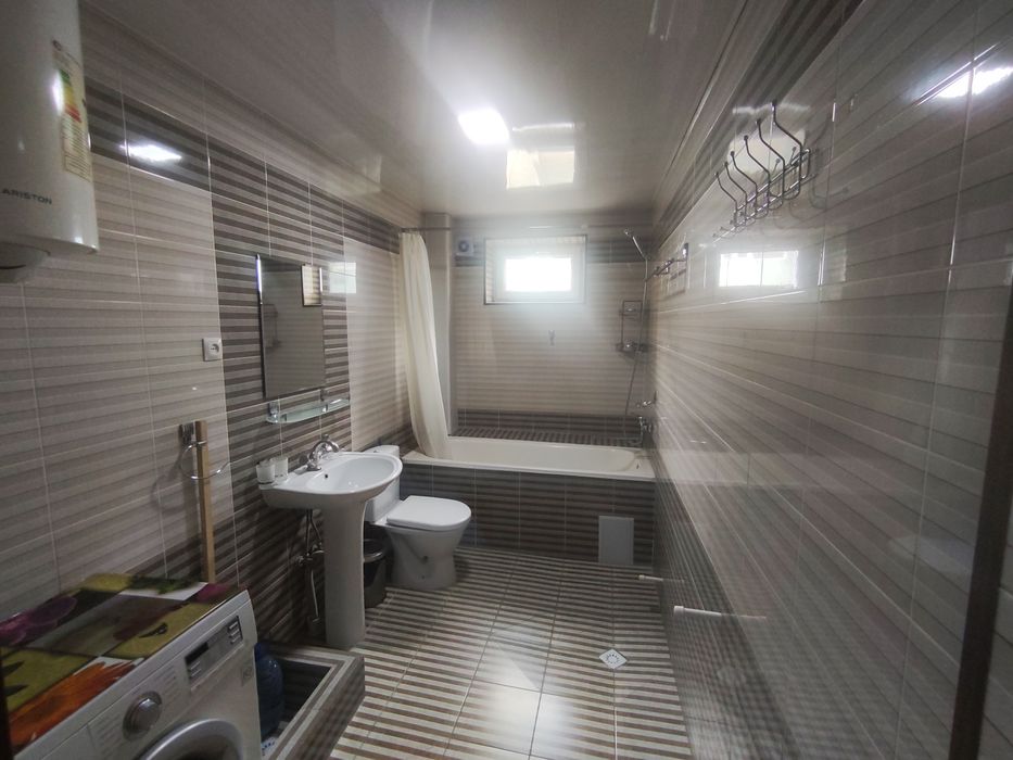 Сдаётся 2х комнатная квартира в центре города.