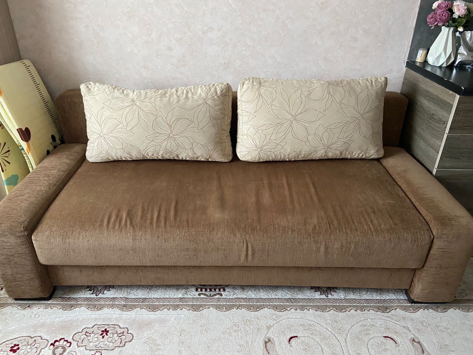 Раскладной диван в хорошем состоянии