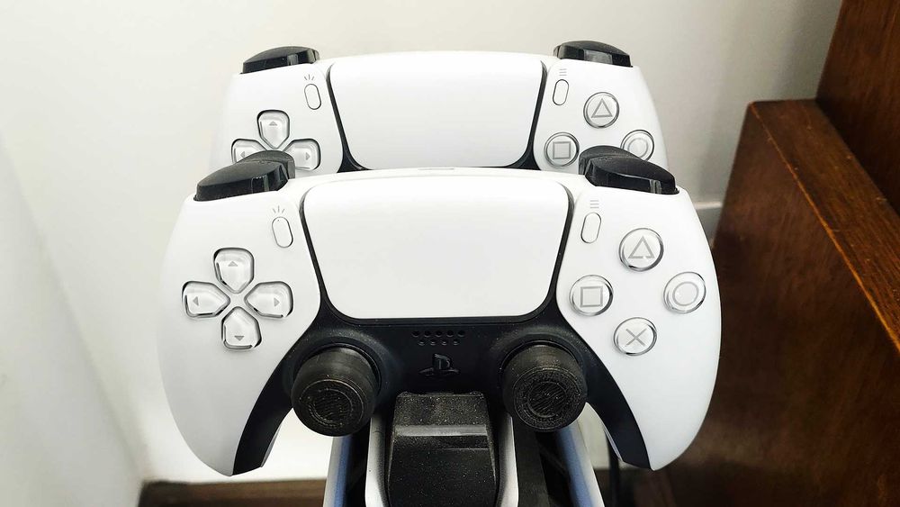 PlayStation 5 Disk + 2 джойстика и станция + камера + (64 + 24) игри