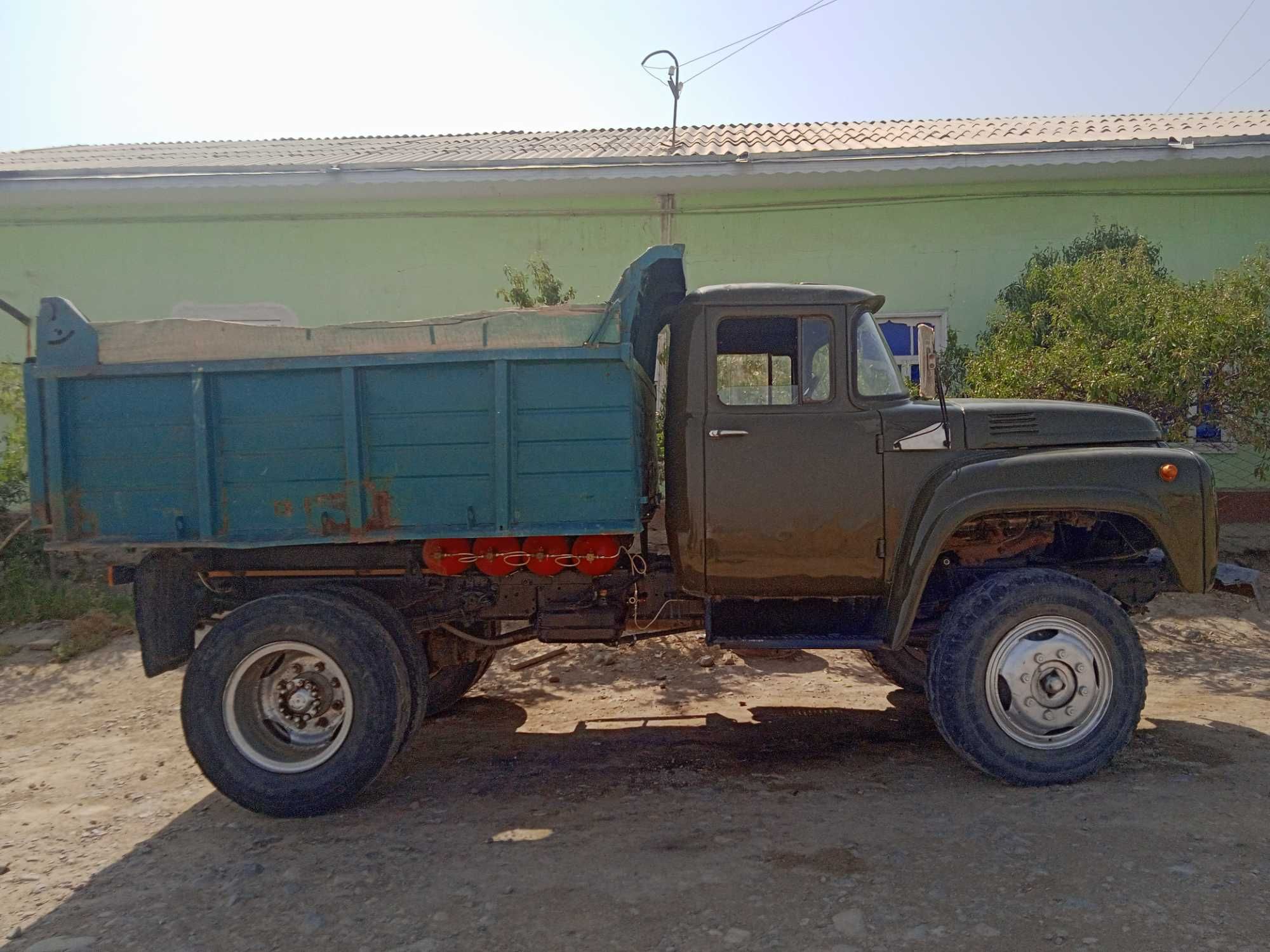 Zil 4502 sotiladi