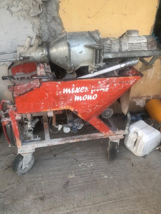 Vând Pompa de tencuit la 220v