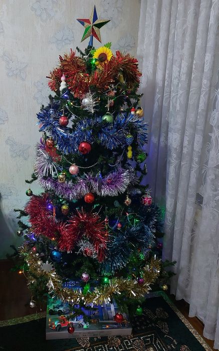 Отдам даром ёлку. Самовывоз из Яккасарайского района.