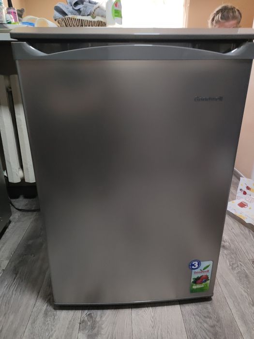 Продам морозильную камеру goodwill,86l,цвет металик