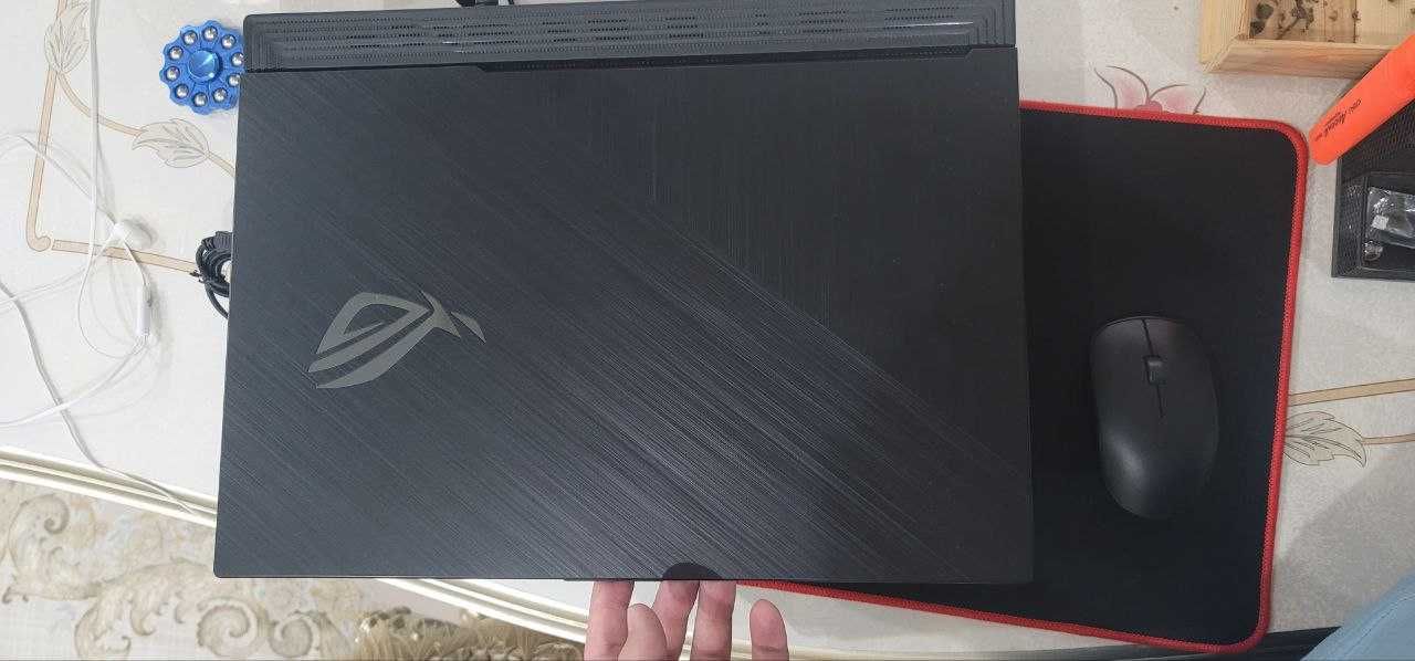 продается игровой мощный ноутбук asus rog strix g731gu