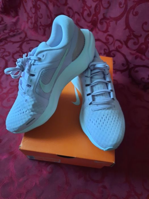 WMNS Nike Air Zoom Vomero 16