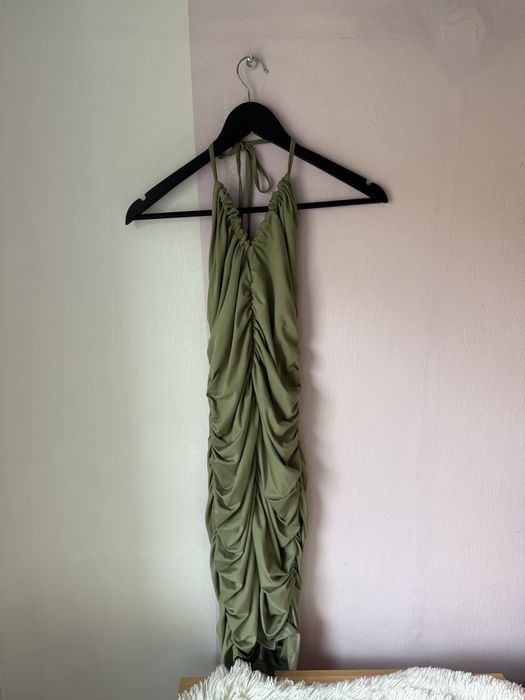 Зелена рокля , официална