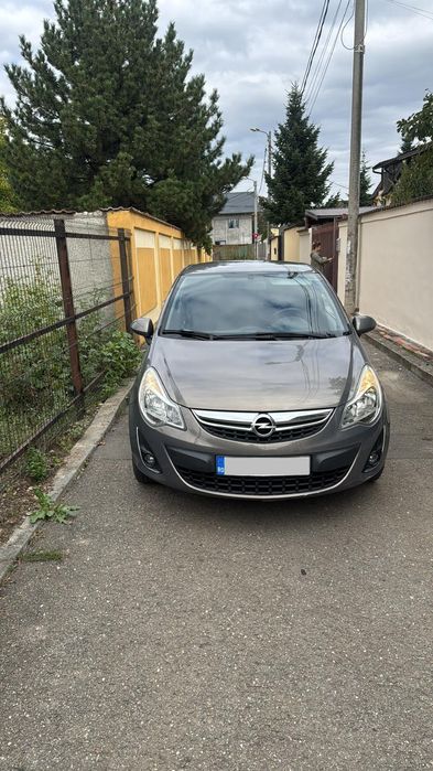 Opel Corsa 1,4i, 2011, revizii la fiecare 10,000km