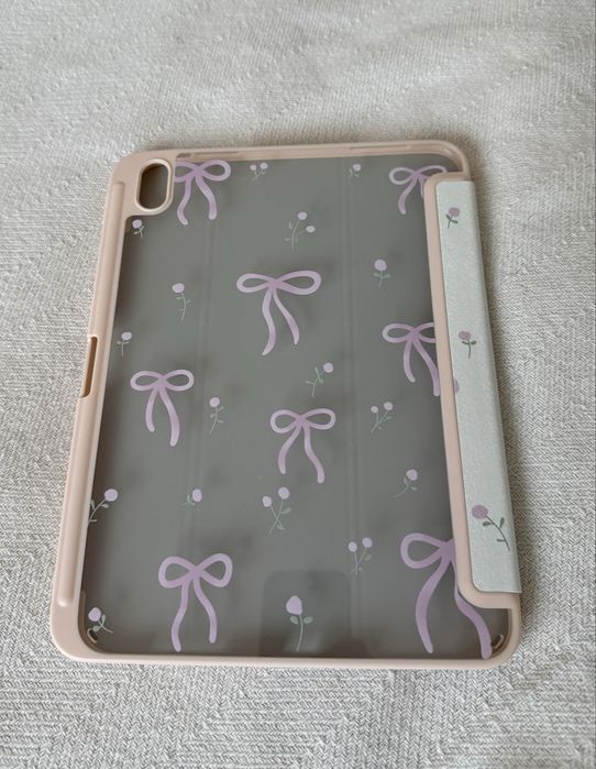 Husă iPad 11 2025 alba cu fundițe roz