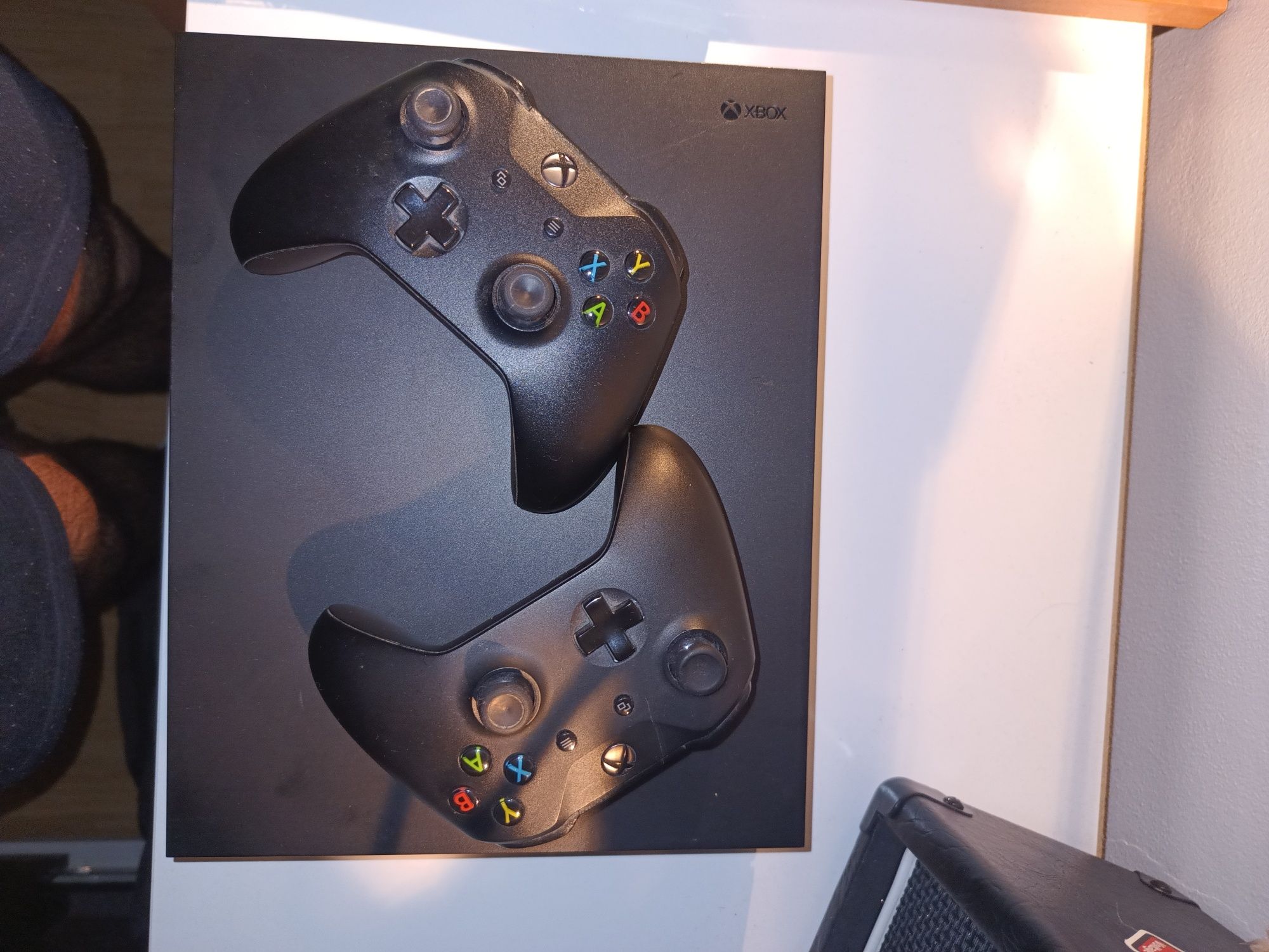 XBOX ONE X 1TB plus controllere plus jocuri