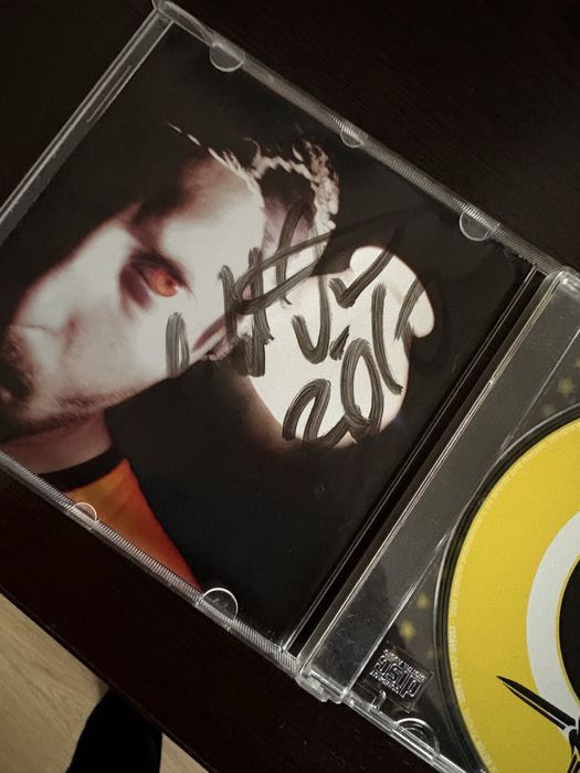 Dau la schimb albumul de la cheloo Fabricant de gunoi semnat