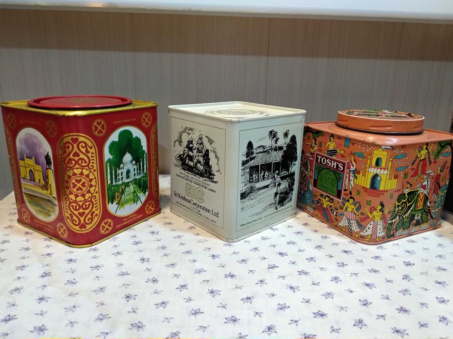 Металлические банки из под чая.