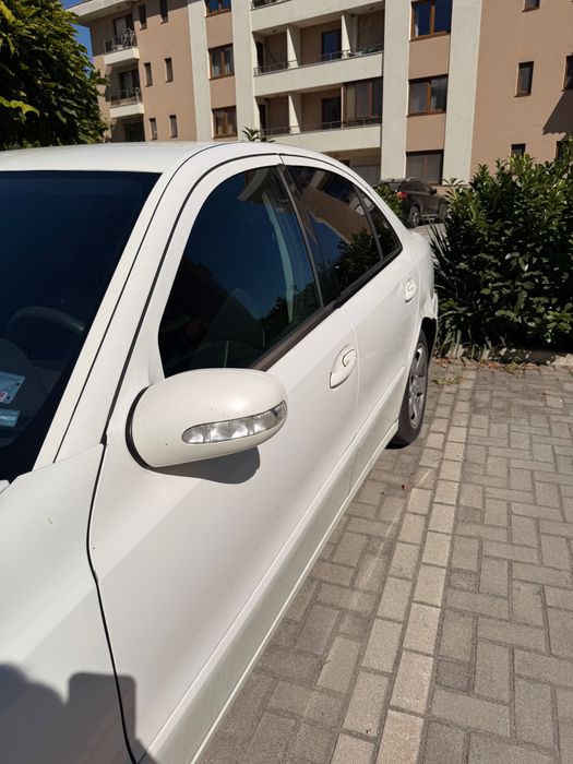 Придава се Mercedes E220