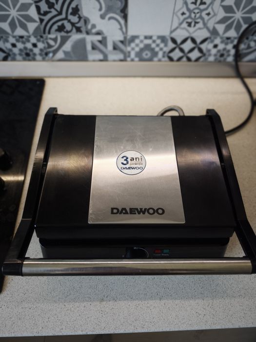 Grill electric dublu Daewoo – 2400 W, în garanție
Grill electr