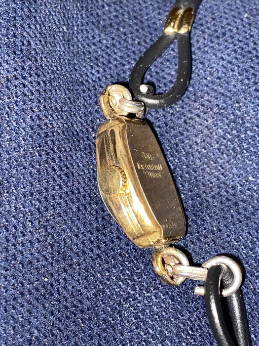 Швейцарски часовник CYMA с естествени диаманти