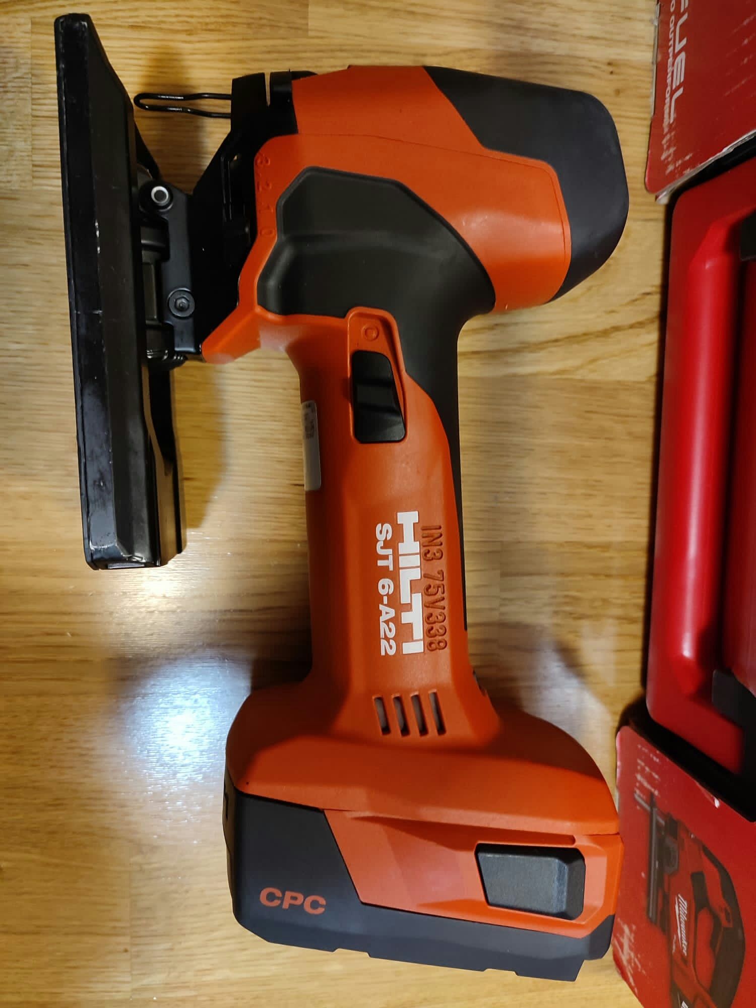 Hilti , Milwaukee ferestrau pe acumulatori