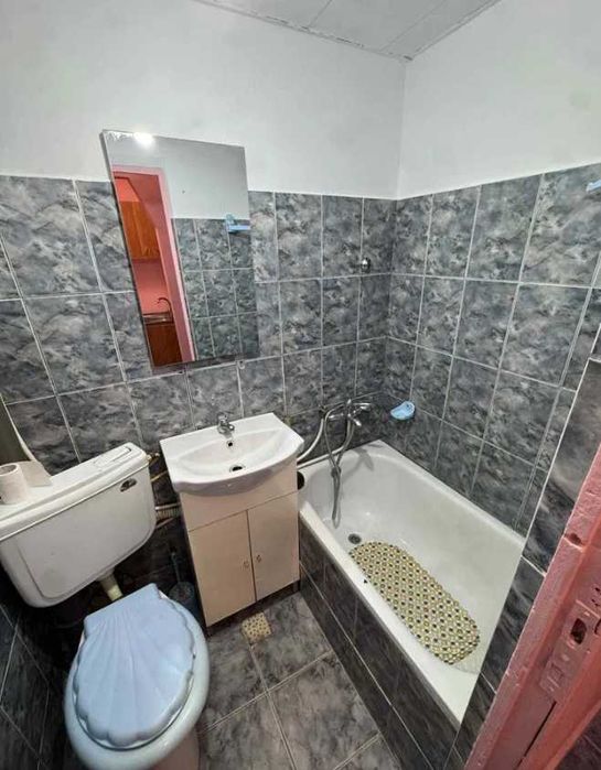 Inchiriez garsoniera zona Vivo