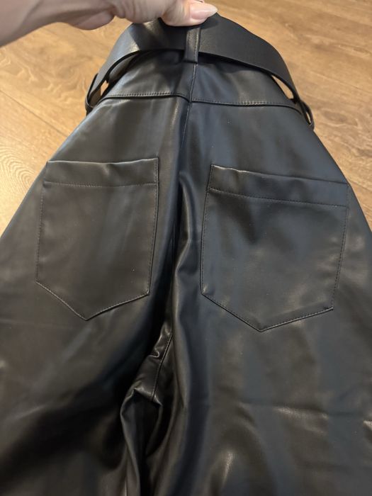 Кожен панталон Zara
