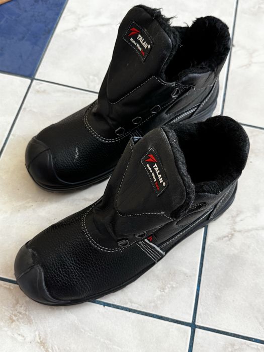 Продаю спец.обувь рабочую